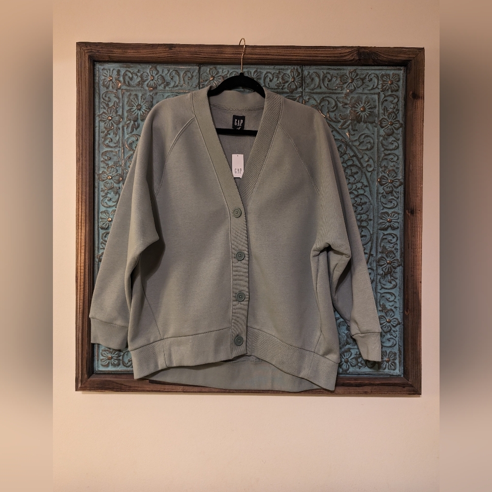 GAP Cardigan NWT -Size Medium (Petite)